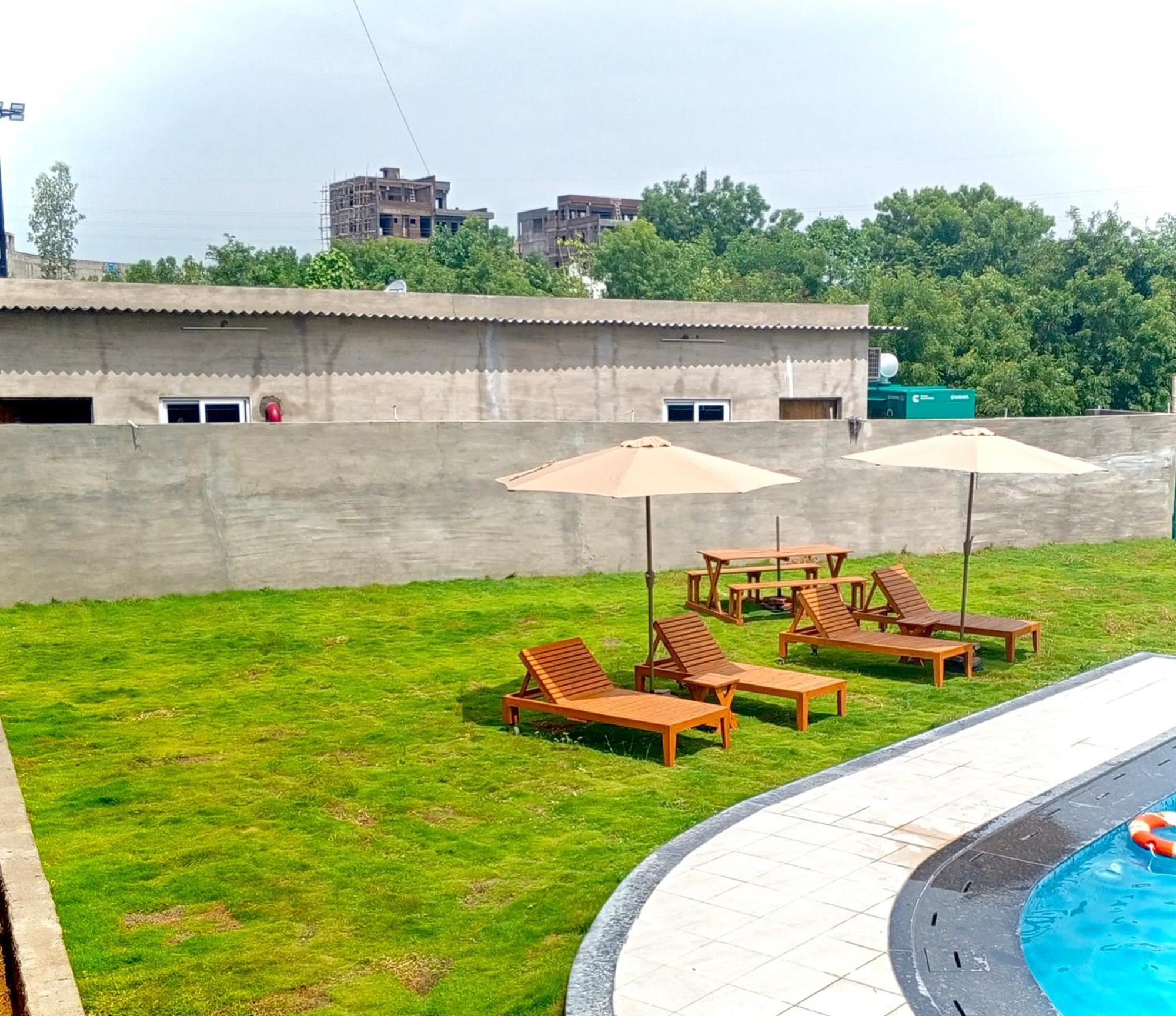 Hotel The Scenic Unity à Garudeshwar Extérieur photo